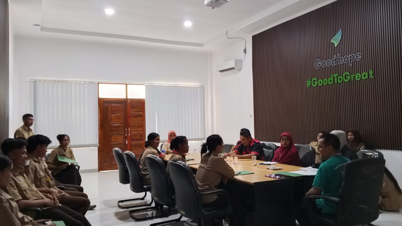 Perkuat Link and Match, SMKN 1 Bukit Santuai Serahkan Peserta PKL kepada PT. Agro Wana Lestari–Karya Makmur Sejahtera